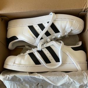 Women’s adidas superstars 7.5